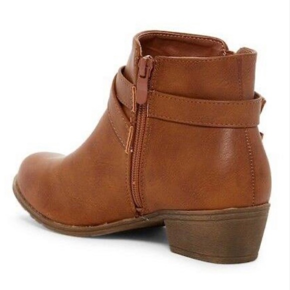 LAST PAIR: Gorgeous women’s brown faux leather ankle booties - Picture 3 of 3
